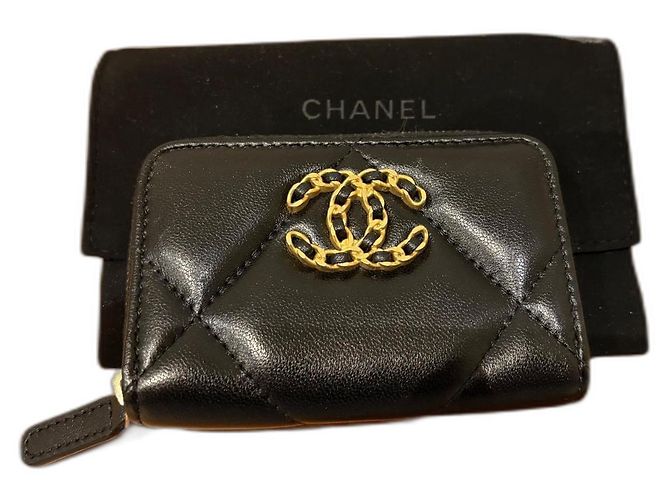 Portafoglio Chanel 19 in pelle di struzzo nera Nero