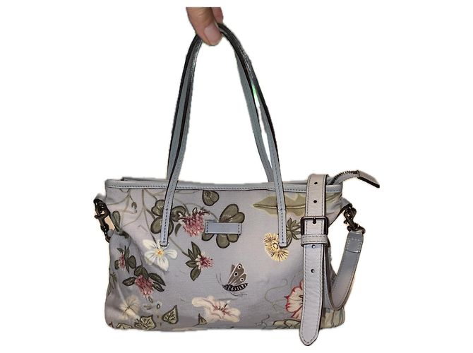 Bolsa Gucci azul claro em lona estampada