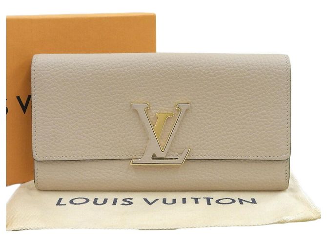 Carteira Longa Capucines da Louis Vuitton Bege