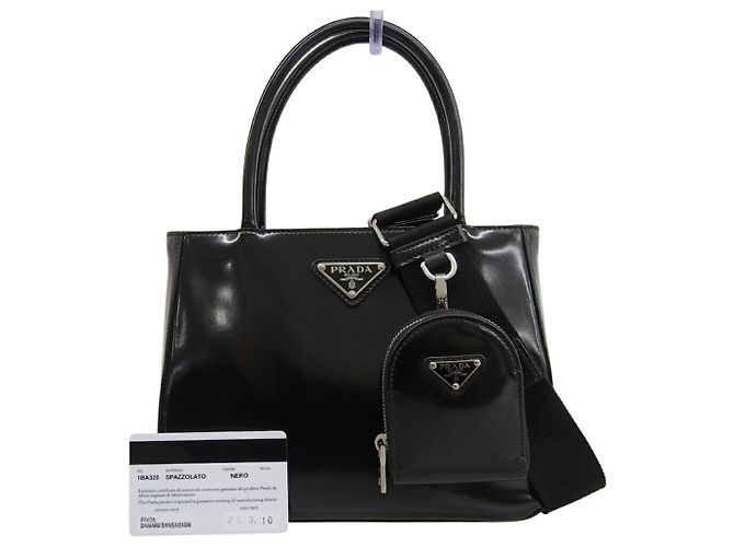 Sac Triangle SPAZZOLATO en cuir noir de Prada