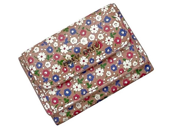 Cartera Miu Miu de tres pliegues en rosa