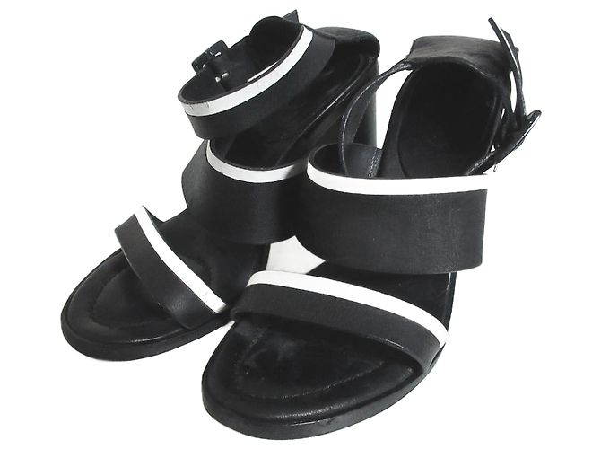 Autre Marque MAX&Co. Leather Chunky Heel Ankle Strap Sandals Black