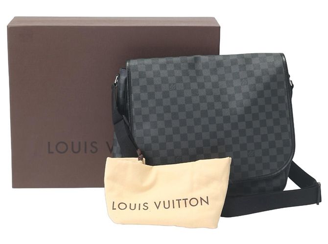 Borsa a Spalla in Pelle Daniel GM Damier Graphite di Louis Vuitton Nero Damier ebene