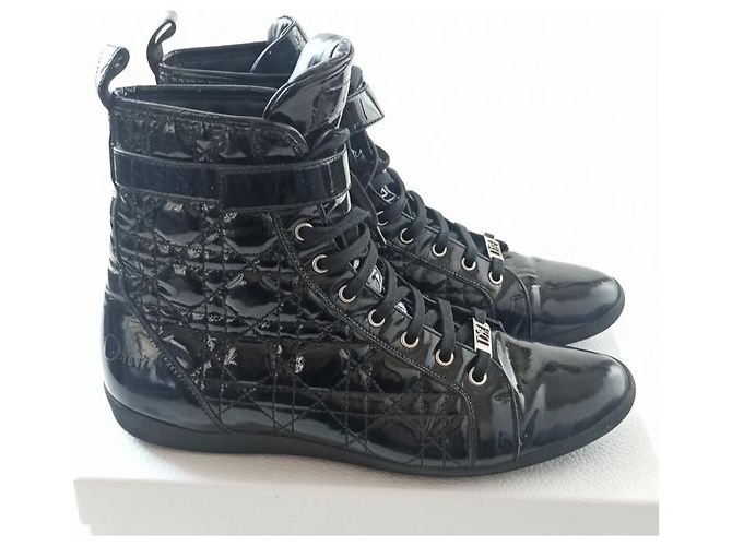 Dior High-Top Sneaker aus schwarzem Lackleder