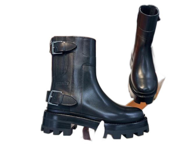Botas de cano curto Hermès Vancouver em couro preto