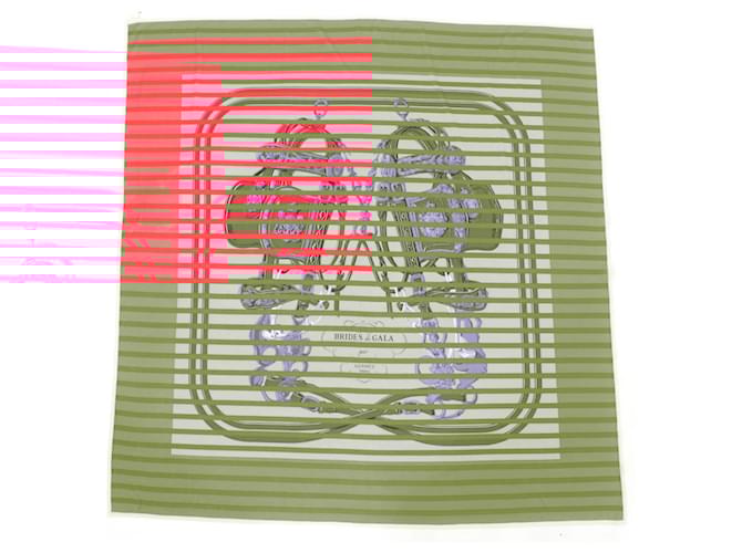 Écharpe en soie Brides de Gala d'Hermès Rouge  ref.2618054