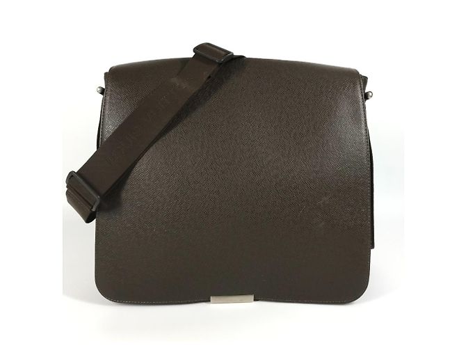 Sac messager Victor Taiga de Louis Vuitton Marron