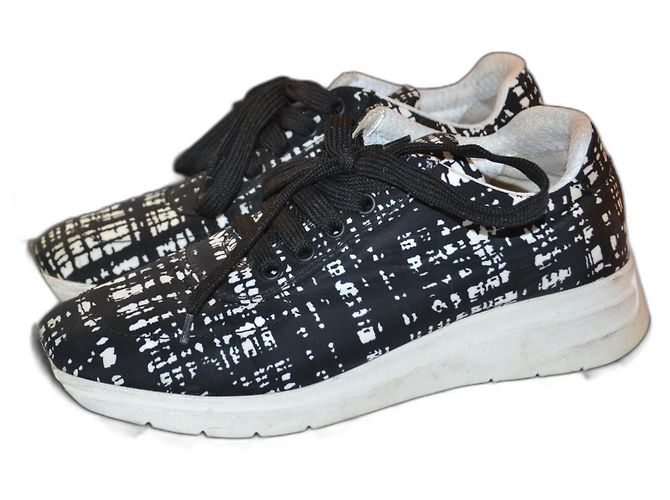 Prada Sneaker aus gemustertem Canvas Mehrfarben