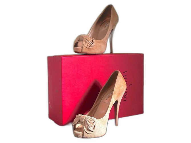 Valentino Garavani Rosen Peep-Toe Plattformpumps oder Bow Pump von Valentino Beige