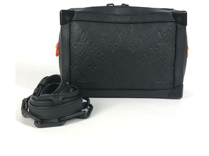Louis Vuitton Taurillon Monogram Soft Trunk Umhängetasche Clutch Schwarz