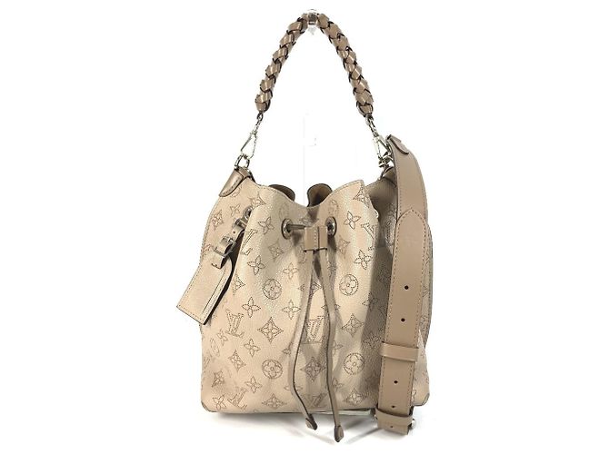 Bolsa Louis Vuitton Monogram Mahina Mulia Bege