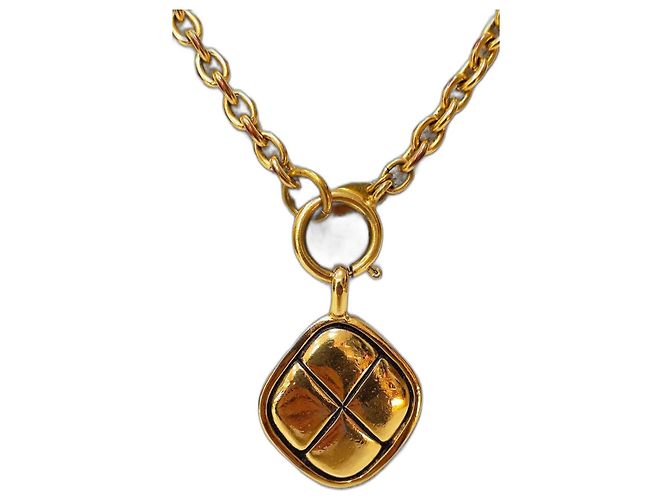 Chanel Collares largos Dorado