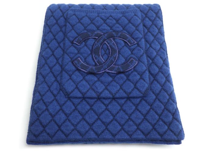 Chanel große gesteppte Schal mit Tasche Blau