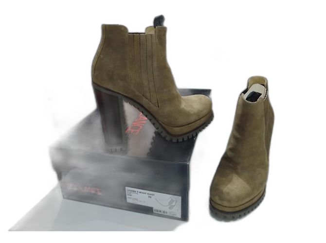 Free Lance new khaki suede ankle boots size 39