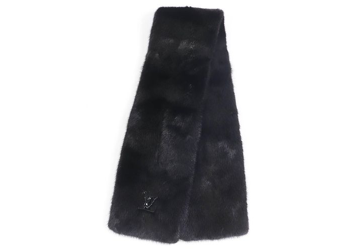 Xale de pele de marta Louis Vuitton Preto