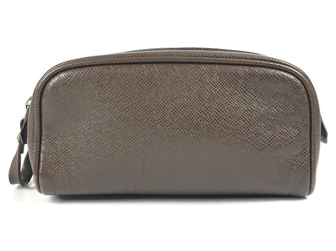 Louis Vuitton Taiga Truth Ivan Tasche Braun