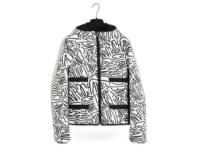 Chanel 2021 Giacca Puffer Coco Neige FR40 Bianca Nera Script UK12 US10