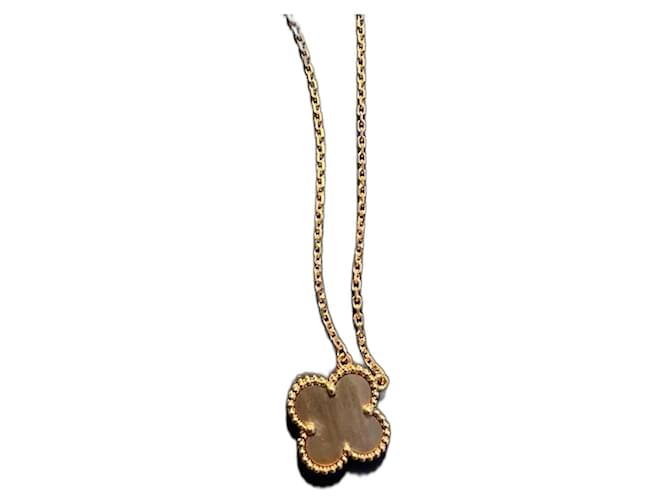 Van Cleef & Arpels Vintage Alhambra Pendant Rose Gold 750/1000, Mother of Pearl Golden 