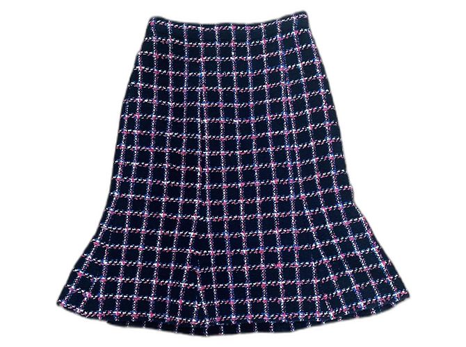 Gonna Chanel in tweed nero con quadri blu e rossi