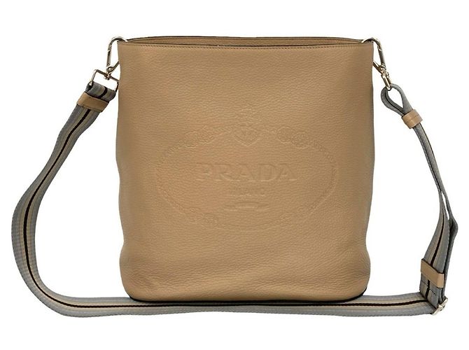 Bolsa de ombro em couro Vitello Phoenix bege da Prada