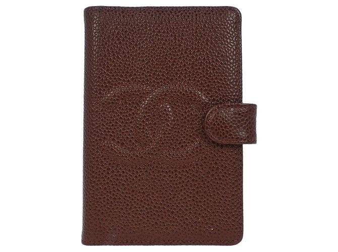 Chanel CC Bifold Quilted Caviar Compact Marrom