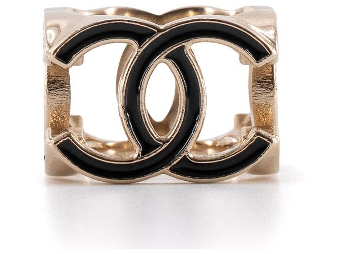 CHANEL - Anel Cube CC Chanel em metal dourado (T54)