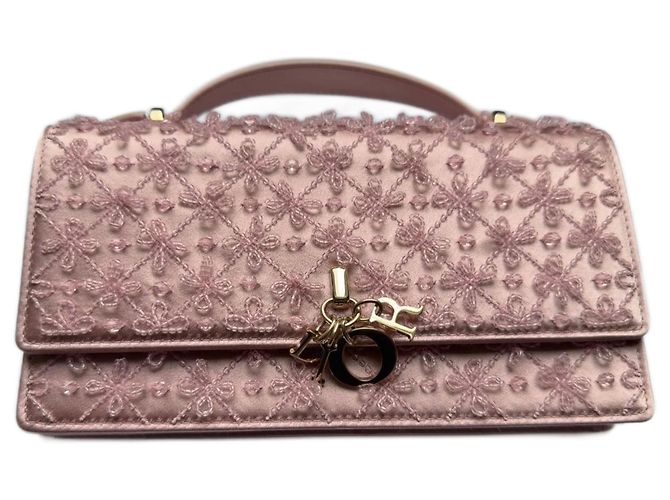 Bolsa Dior rosa de pérolas