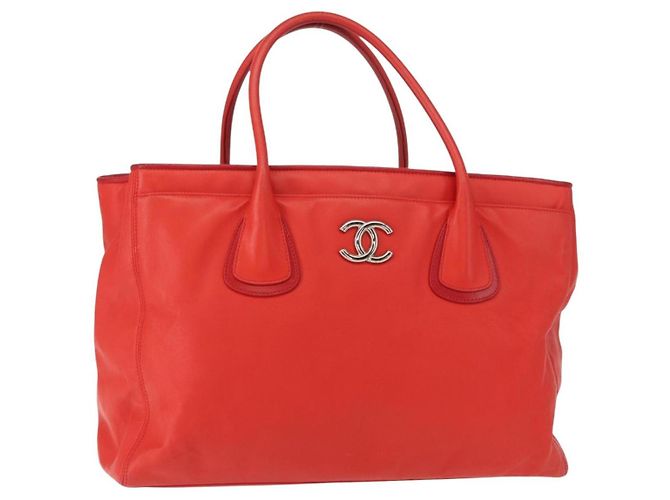 Chanel Cerf Executive Tote aus Leder Mittel Rot