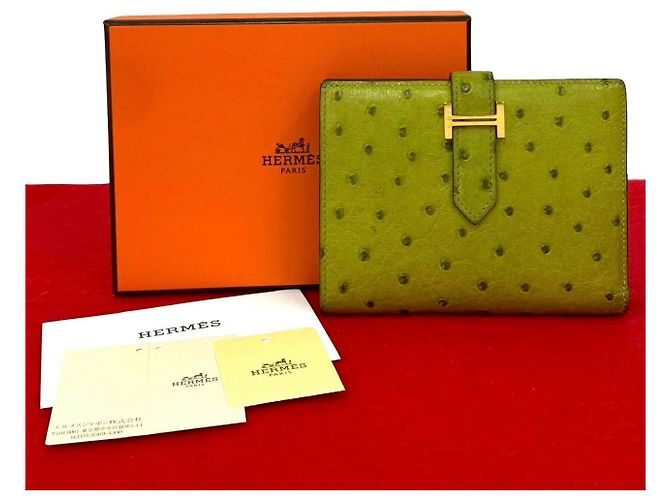 Hermès Béarn Kompaktbörse aus Straußenleder Grün