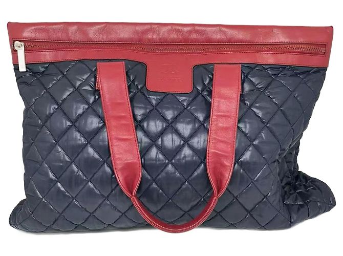 Bolsa tote Chanel Coco Cocoon em nylon acolchoado azul