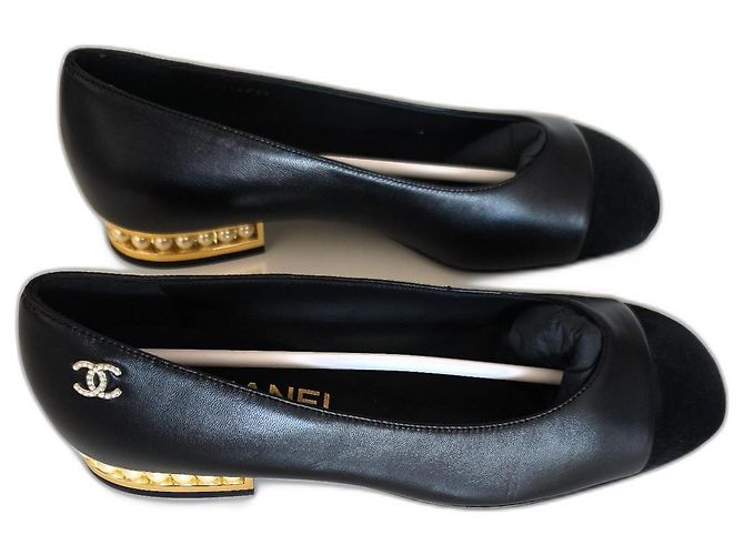 Sapatilhas Chanel em pele preta