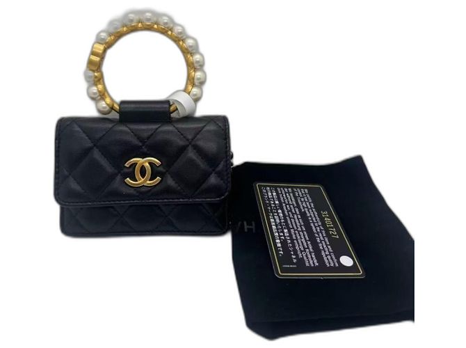 Clutch de couro de cordeiro matelassado com coroa de pérolas Chanel Preto