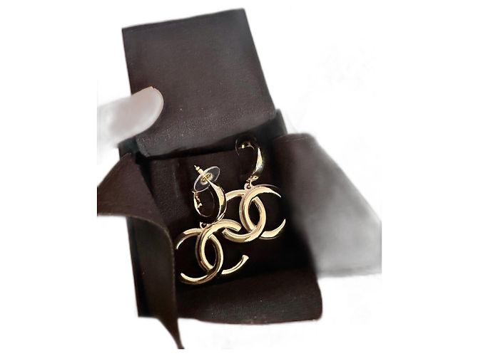 Boucles d'oreilles Chanel dorées en acier