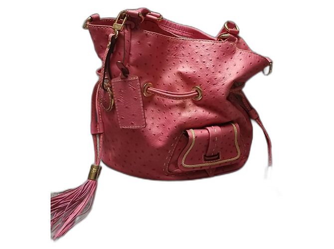 Lancel Borsa a secchiello in struzzo con manico dorato e charm. Rosa