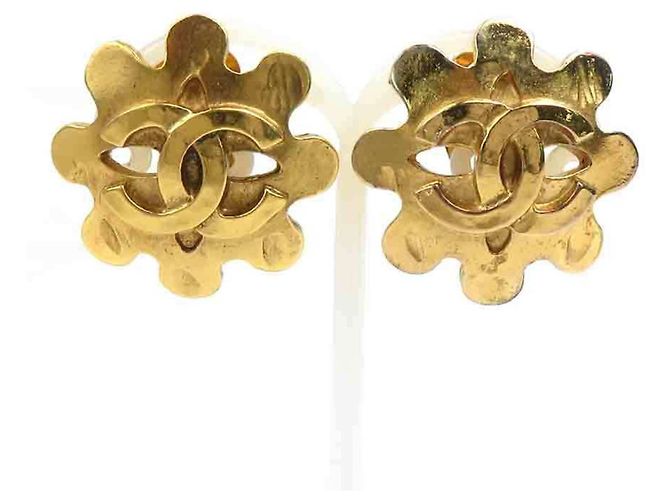 Pendientes de clip de metal dorado Chanel Coco Mark