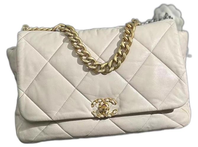 Bolsa Chanel 19 branca com aba em couro de cordeiro Branco
