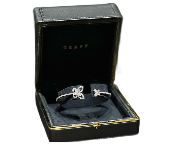 Graff Butterfly Silhouette open diamond bangle white gold Silvery