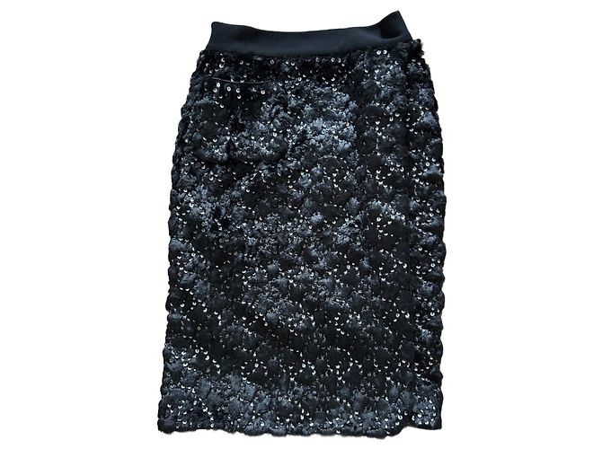 Saia Chanel efeito envelope de pele preta com CC Preto