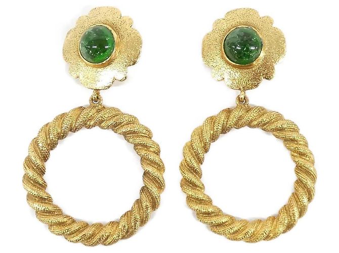 Pendientes de clip dorados y verdes de Chanel