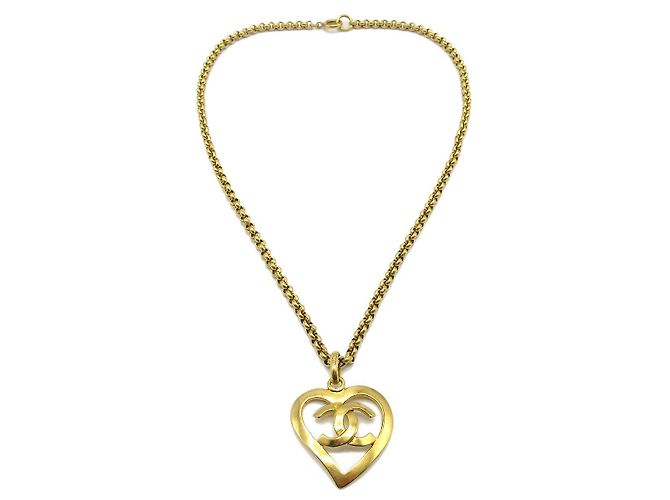 Colgante de corazón CC de metal de Chanel Dorado