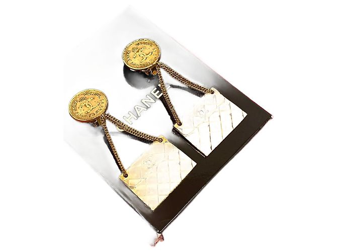 Orecchini Matelassé Chanel D'oro Metallico