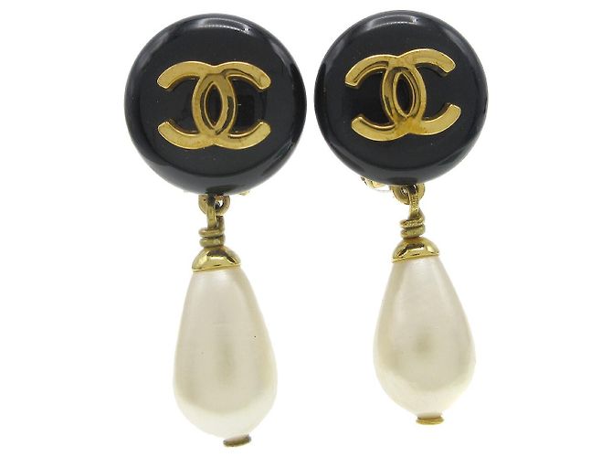 Boucles d'oreilles pendantes Chanel CC en métal avec fausses perles Doré