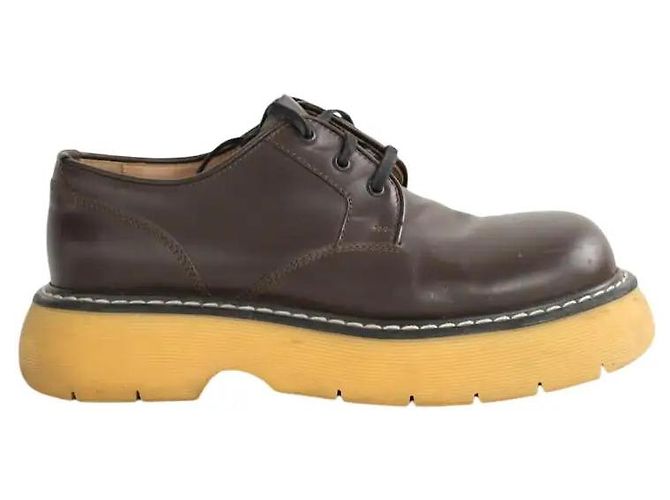 Bottega Veneta Sapatos de couro marrom com cadarço