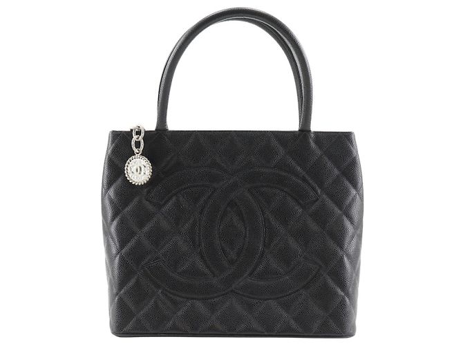 Borsa Tote Reissue Matelassé di Chanel Nero