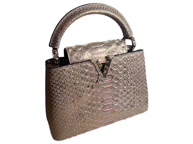 Louis Vuitton Capucines Mini em Python Rosa Metálico