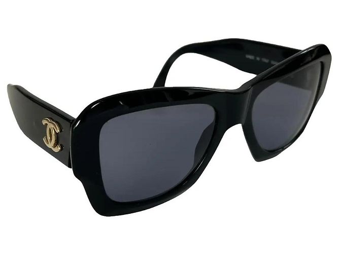 Gafas de sol negras con logo CC dorado Chanel 02464 Negro