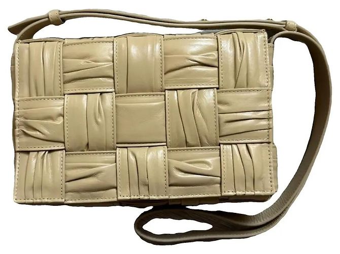 Bolsa Cassette Bottega Veneta Bege