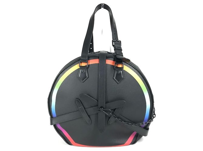 Sac Trunk Soft Hat Taiga Rainbow Louis Vuitton Noir Gris