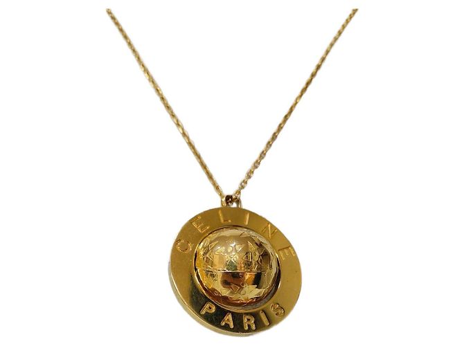 Colar Céline com pingente de medalha globo dourado
