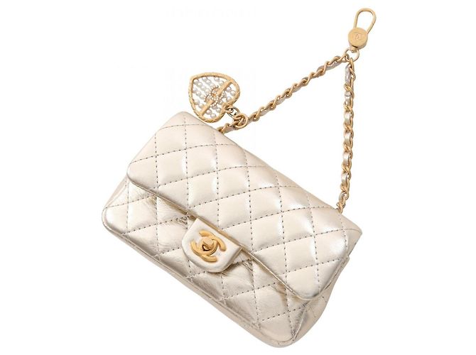 Charm della borsa classica Matelassé di Chanel D'oro Crudo